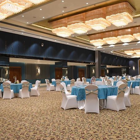 The Maple Hotel Bhopal Bagian luar foto