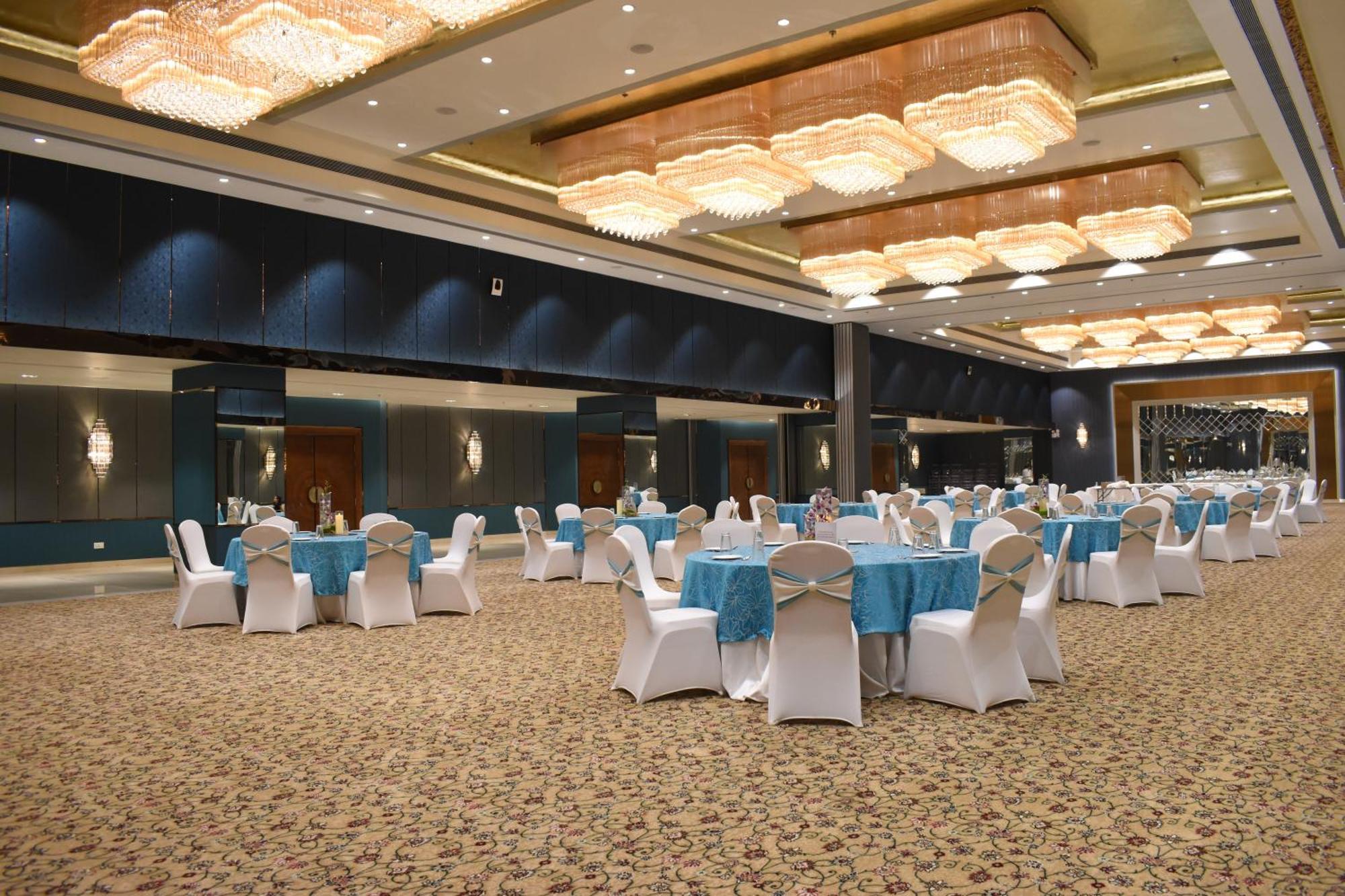 The Maple Hotel Bhopal Bagian luar foto