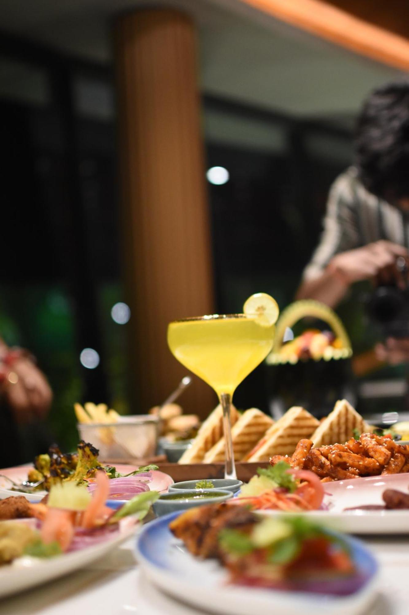 The Maple Hotel Bhopal Bagian luar foto