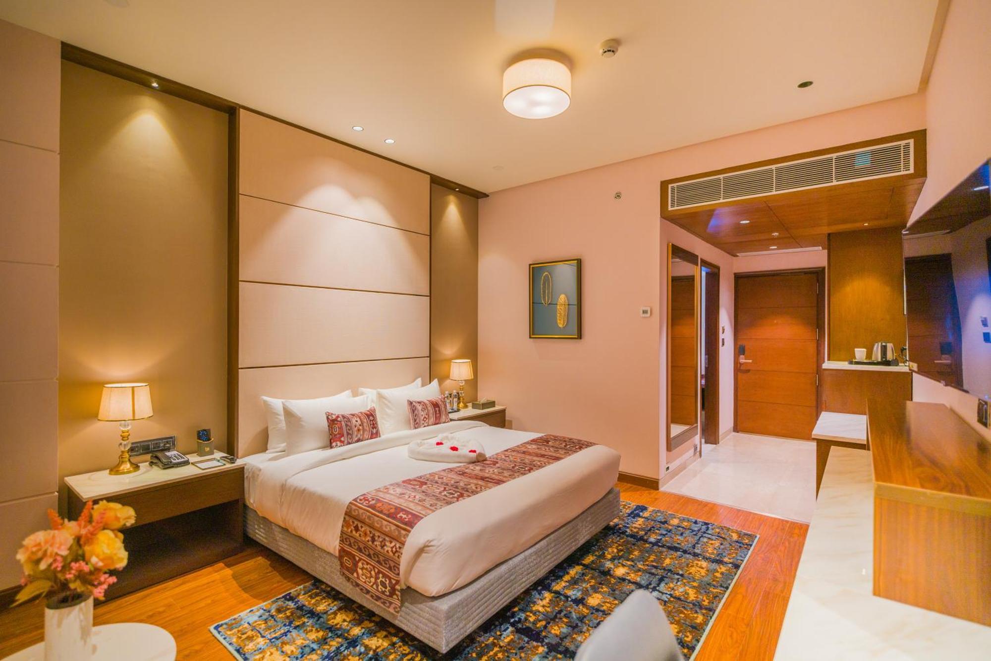 The Maple Hotel Bhopal Bagian luar foto