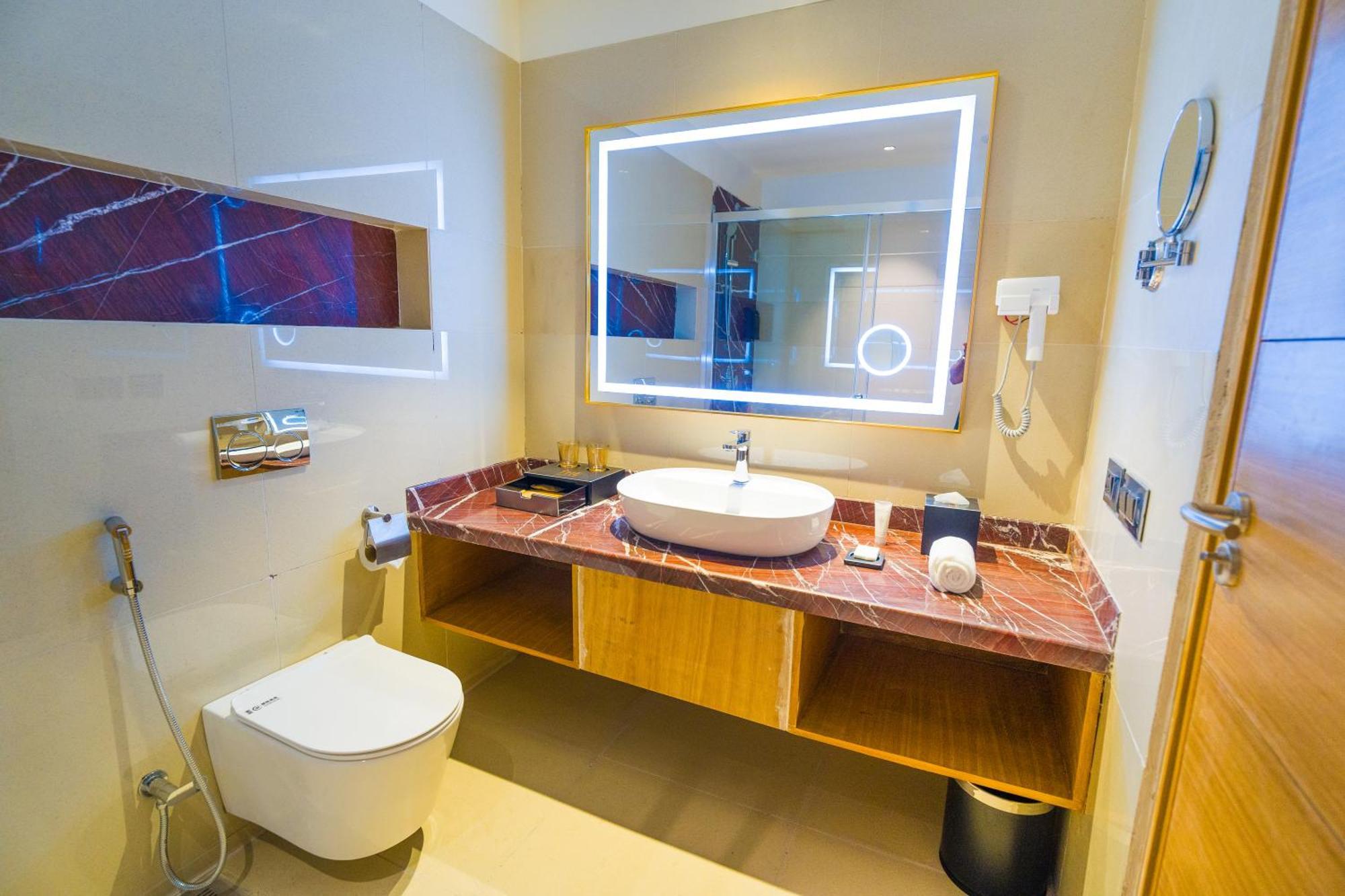 The Maple Hotel Bhopal Bagian luar foto