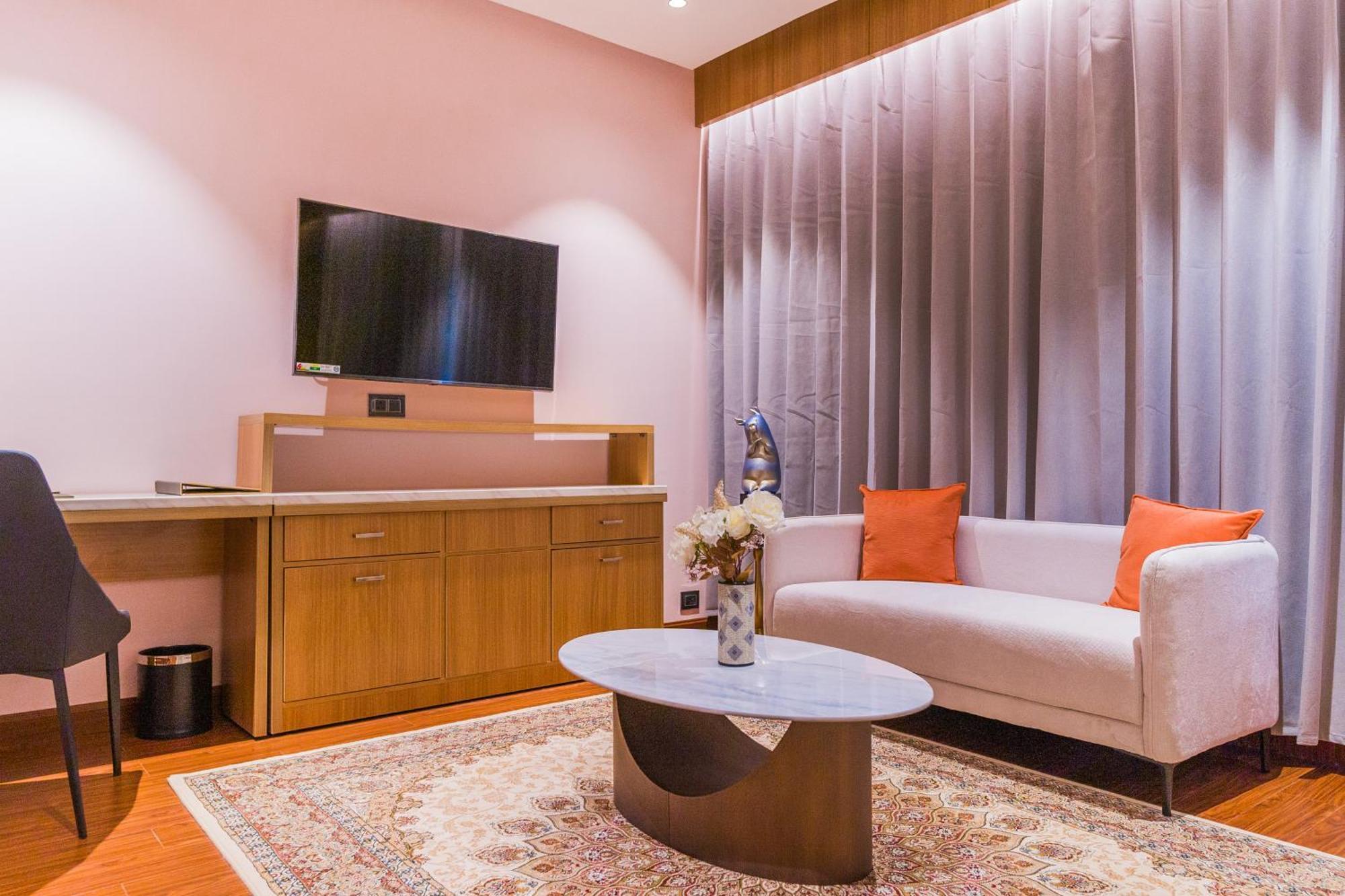 The Maple Hotel Bhopal Bagian luar foto