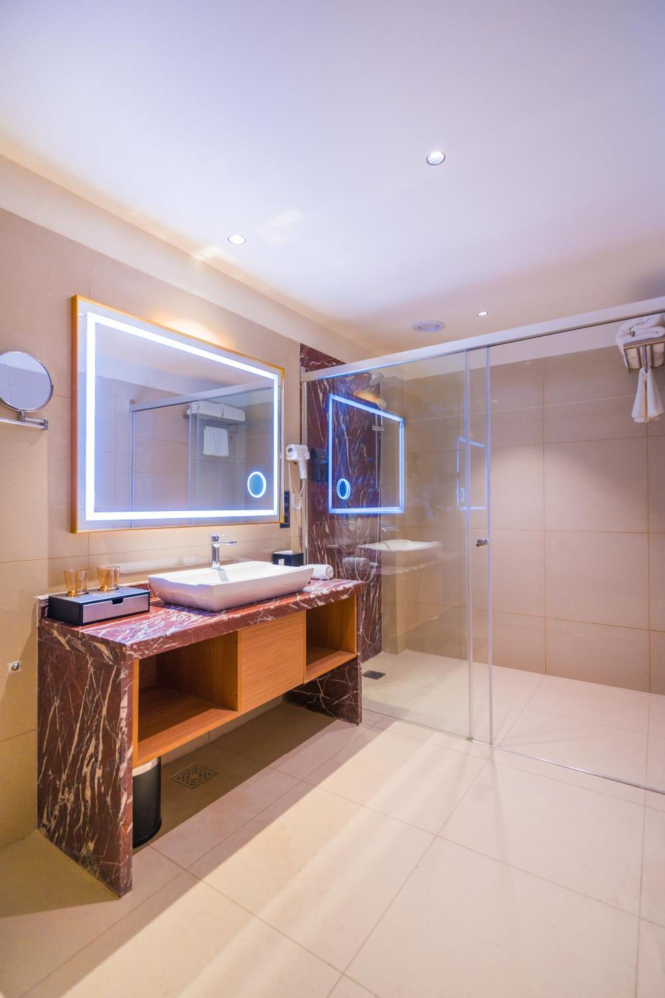 The Maple Hotel Bhopal Bagian luar foto