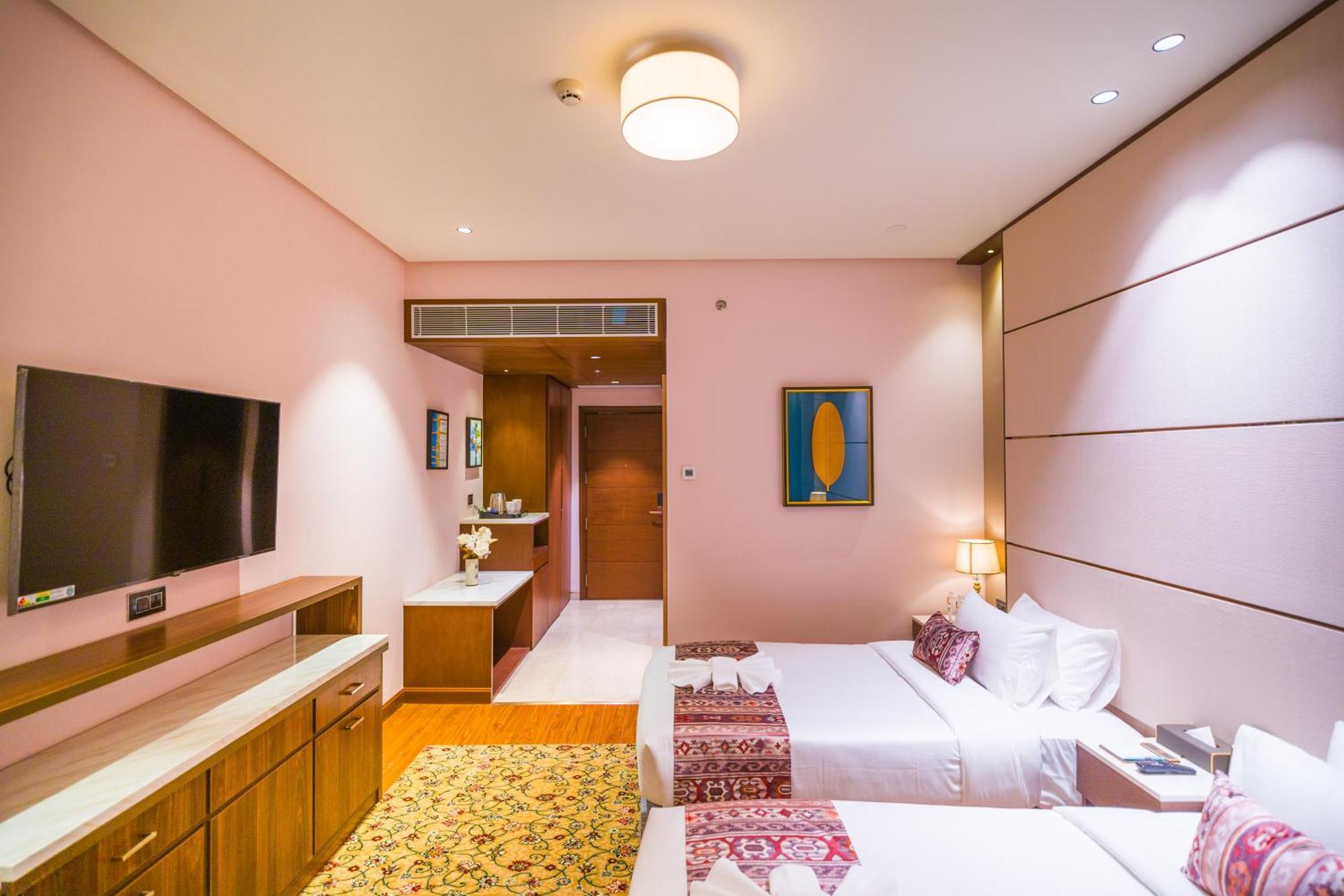 The Maple Hotel Bhopal Bagian luar foto