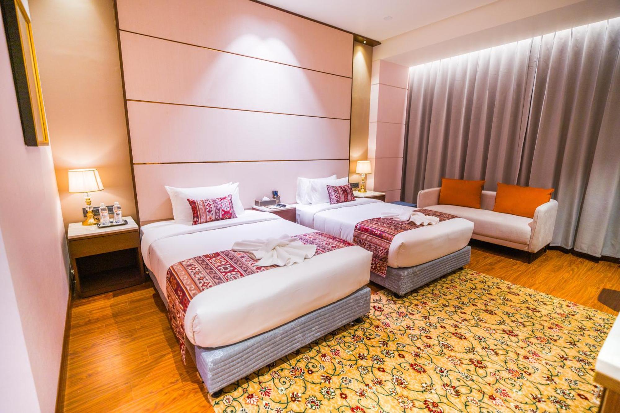 The Maple Hotel Bhopal Bagian luar foto